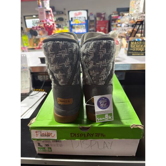 NWT Sanuk Big Bootah Gray Aarowooly Boots. Size 10 - Picture 2 of 3